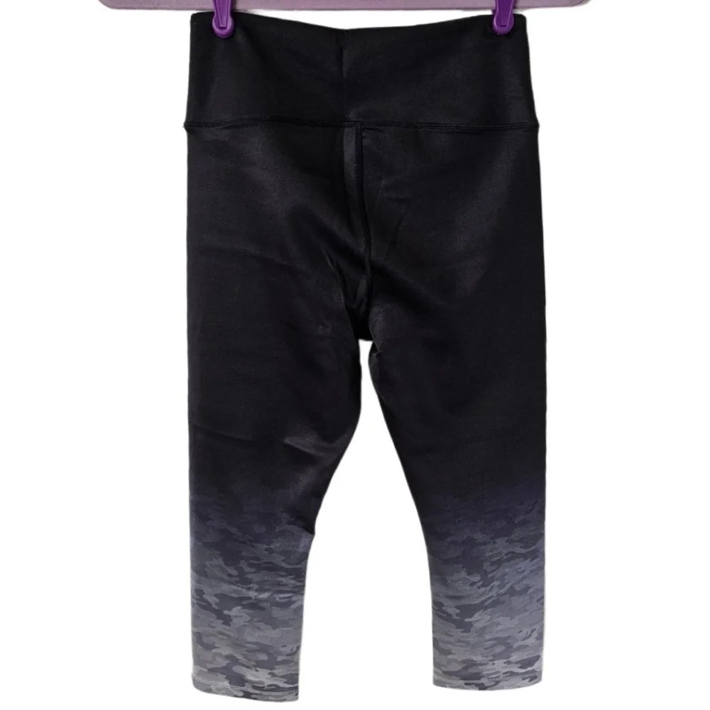 Good American Ombré Camouflage Capri Leggings - Picture 7 of 9